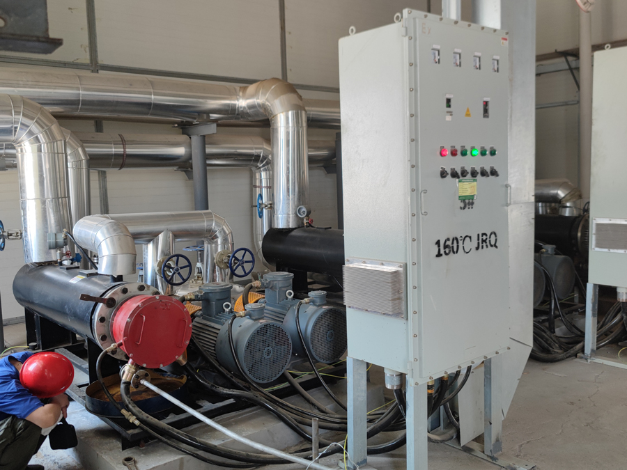 150KW高溫導熱油循環(huán)加熱器，配套3噸反應釜夾套使用，可根據現場防爆等級要求制作防爆規(guī)格