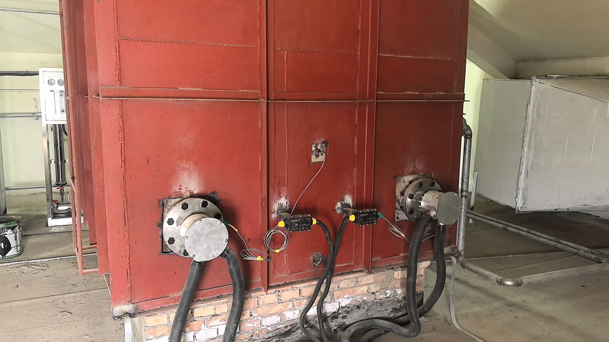 70KW水箱輔助加熱器，3m3水箱，升溫50℃，根據(jù)現(xiàn)場(chǎng)水箱的尺寸設(shè)計(jì)定制加熱器